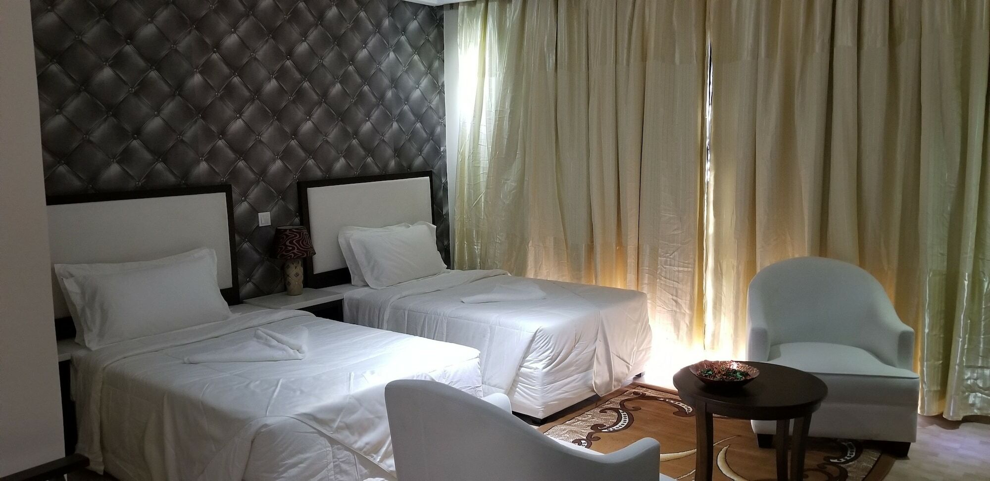 Metzy Residence Hotel Serrekunda Ngoại thất bức ảnh